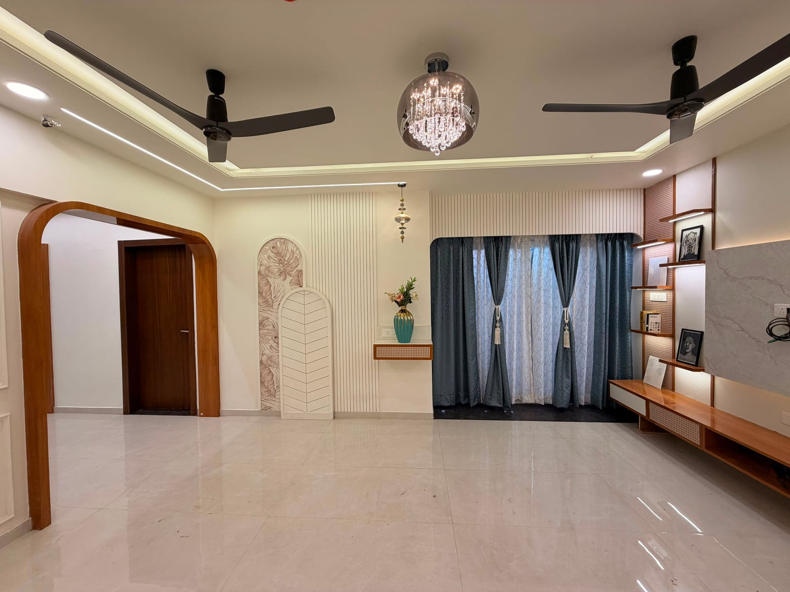 Arched Foyer & Living Room